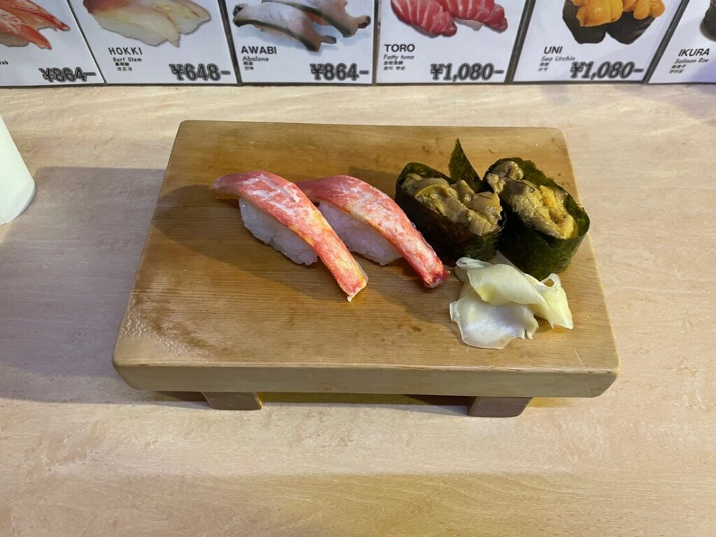 だるま寿司のウニとカニの寿司