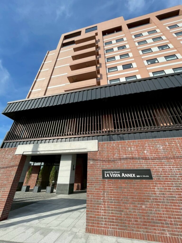 ラビスタ函館ベイANNEXの外観とエントランス