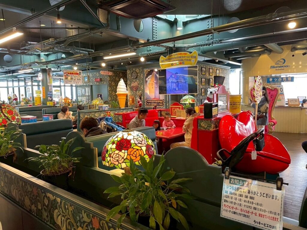 ラッキーピエロの個性的な店内