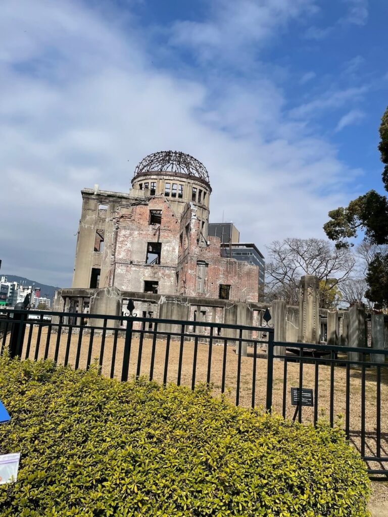 広島平和記念公園にある原爆ドーム