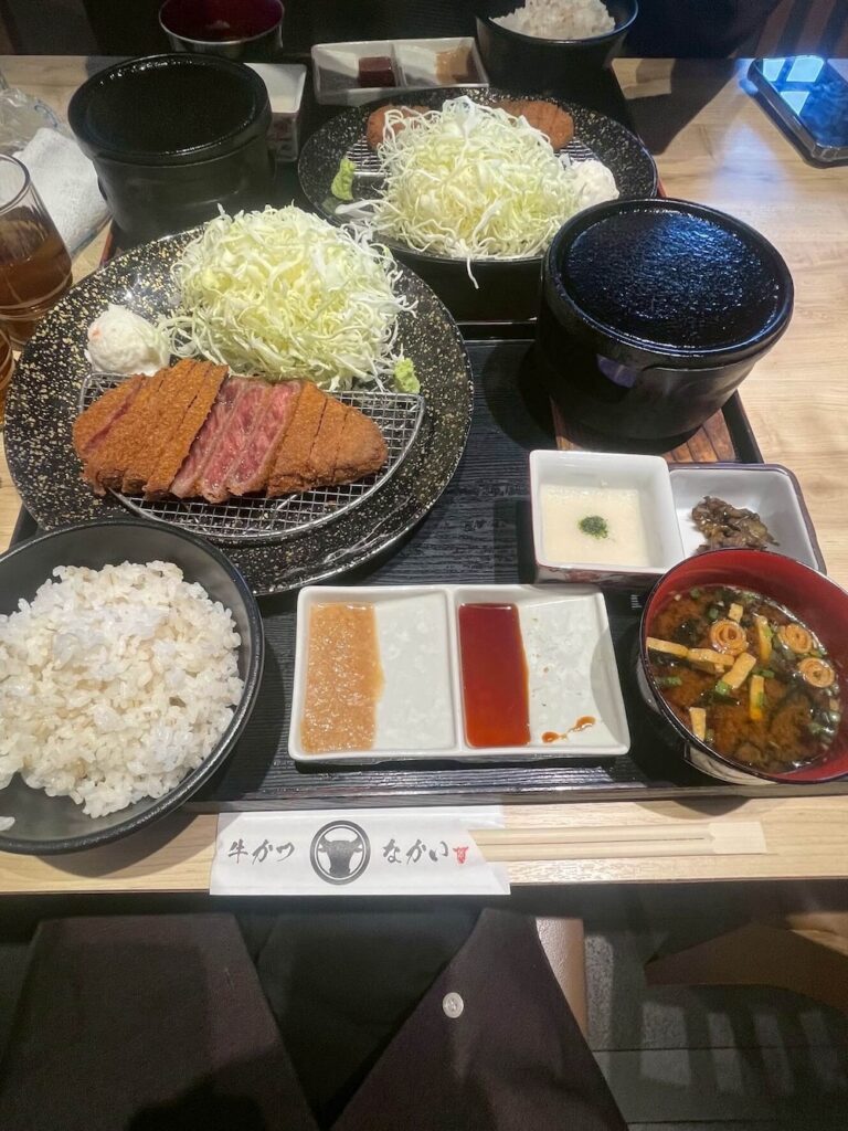 「牛カツ なかい」の牛カツ麦飯御膳、全体像