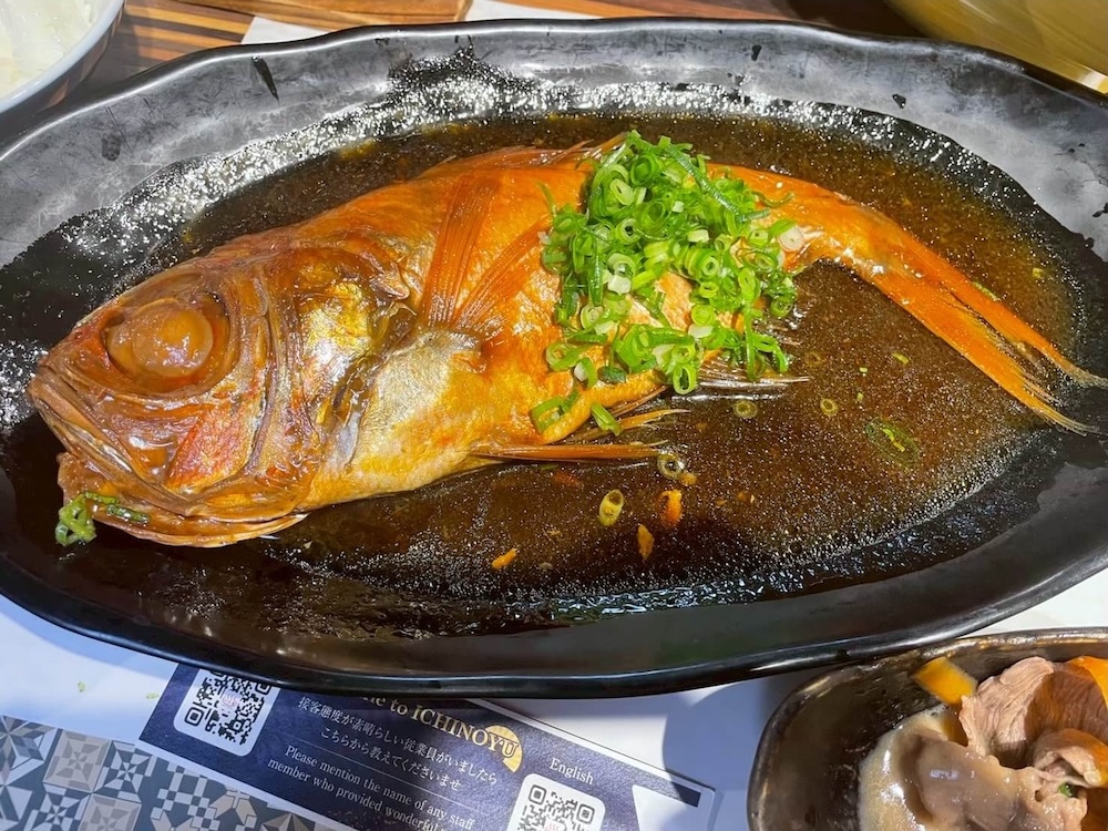 ススキの原一の湯本館の夕食で提供された金目鯛の姿煮