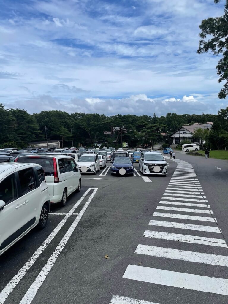 南ヶ丘牧場の駐車場の様子
