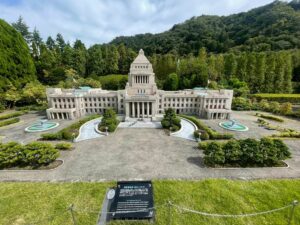 ミニチュアの国会議事堂。細部まで精巧に作り込まれている。