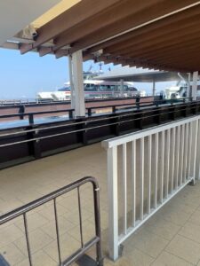 広島県宮島口のフェリー乗り場と宮島行きフェリー